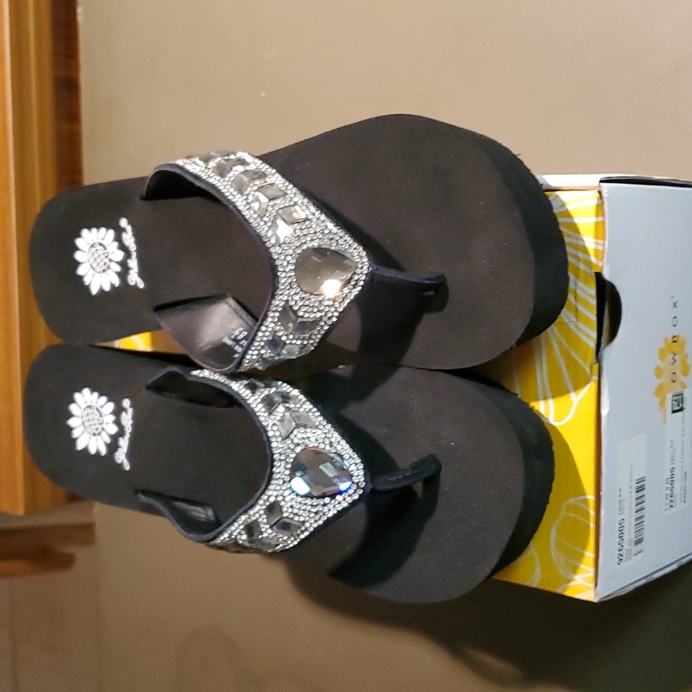 Yellowbox black Belmac size 8.5 platform sandal